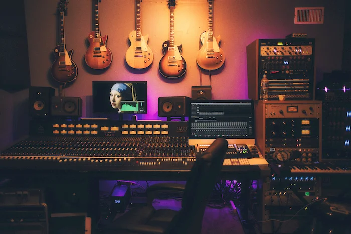 Equipamiento profesional del estudio MÁS HOUSE en Lima